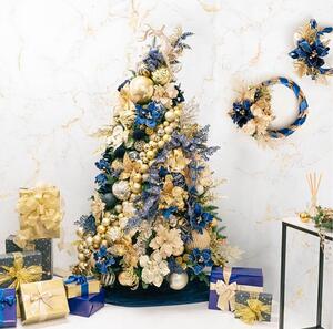 Our Midnight Majesty Christmas Tree makes a glamorous impression this holiday season. Characterised by a unique colour palette of champagne gold and navy blue, this tree glistens with metallic and glittery accents, complemented by navy and dark blue undertones 🎄

If you would like to recreate this midnight majestic tree, please follow our DIY Projects by searching KI.2355.

.
.
#kochandco #kochinspo #christmastrees #christmastreedecor #navychristmasdecor