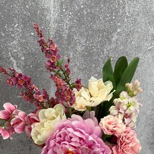 🌷💕 Monday Floral Inspiration! Introducing our stunning “Posting Pink Peonies” arrangement, a true celebration of elegance and grace.
 
Perfect for any occasion, these lush blooms will brighten up your space and bring a touch of luxury to your home. Whether it’s a gift for a loved one or a treat for yourself, this arrangement will make a lasting impression.
 
Shop all the supplies to make this arrangement via the link in our bio.
.
.
.
#KochAndCo #FloralDesign #PinkPeonies #FlowerArrangements #HomeDecor #FlowerLovers #EleganceInBloom #PeonyPerfection #FloralInspiration #Floristry #diyflowers