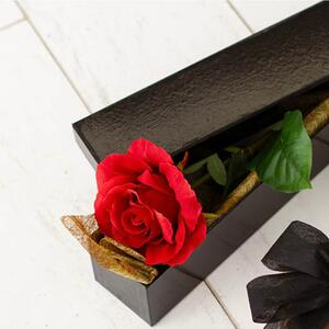 This range of single rose boxes are available in black and white, ideal for classic and modern looks 🌹 

Each colour option has a smooth and glossy finish and comes rigid, making this a classy option and easy to transport on to the display shelf.

Use beyond the Valentine’s Day season, for a timeless look all year round.

SKU: 491005BK
.
.
.
.
.
.
#kochandco #kochinspo #roseboxes #singlerosebox #valentinesgiftbox #flowerboxes