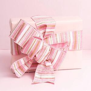 NEW NEW NEW is this Linen Ribbon in Pastel Pink, has a striped pattern in gold glitter, white & pastel green. 

It has a pink wire edge and is perfect for all your hamper or gift giving needs this Christmas. 

It matches wonderfully with our Pastel Candy theme.

At 60mm wide and 20m in length you are sure to have enough to add those finishing touches to your bouquets, gift bags, hampers or wrapped gifts.

This width of ribbon is perfect to decorate your Christmas tree or wreath or for crafts and event decorations.
With a wire edge you can be assured your ribbon will hold its bow shape for all your styling needs.
Sold individually. ITEM: 2119041
.
. 
#kochandco #kochinspo #kochribbon #linenribbon