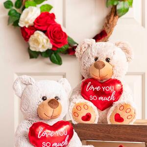 Meet Oscar, who comes in a Melange Grey or Beige, Teddy Bear perfect for cosying up to. This adorable bear holds a shiny red heart embroidered with the sweet message ‘Love You So Much.’ Oscar’s feet feature charming heart details and his fur is delightfully soft 🧸

With a sitting height of 26cm, Oscar is sold individually.

SKU: 480935GRY & 480935BE
.
.
.
.
.
.

#kochandco #kochinspo #valentinesdayteddybears #valentinesdayteddy #valentinesdaysofttoys #valentinesdayplushtoys