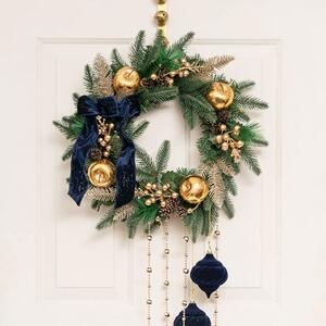 Have yourself a Merry & Elegant Christmas with our navy velvet and gold apple wreath. Enjoying the softness of velvet bows and flocked ornaments.

Featuring our Forest Pine Wreath in Deep Green. This stunning wreath features a blend of Real Touch and traditional faux pine leaves on a sturdy metal wire base. With approximately 160 lush pine tips, it offers a rich, textured appearance that adds a natural and elegant touch to any holiday display or seasonal arrangement. 

Measuring 45cm in outer diameter and 22cm in inner diameter.

Create this unique wreath by following our DIY Projects and searching KI.2366.

SKU: 33001030GR

.
.
#kochandco #kochinspo #christmaswreaths #wreathdecor #navychristmasdecor #bluechristmasdecor #bluechristmasdecorations